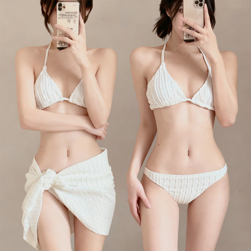 Slimming Two-piece Swimsuit Is The Perfect Choice For A Beach Vacation